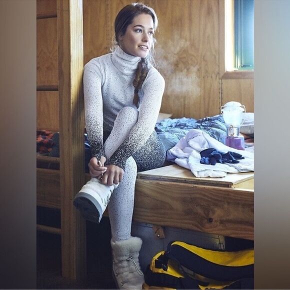 Athleta Flurry Base Layer Ombre Turtleneck Outdoors Top S - Picture 3 of 9